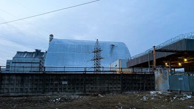 Zelenski denuncia que dron ruso impactó central de Chernóbil; Kremlin lo niega