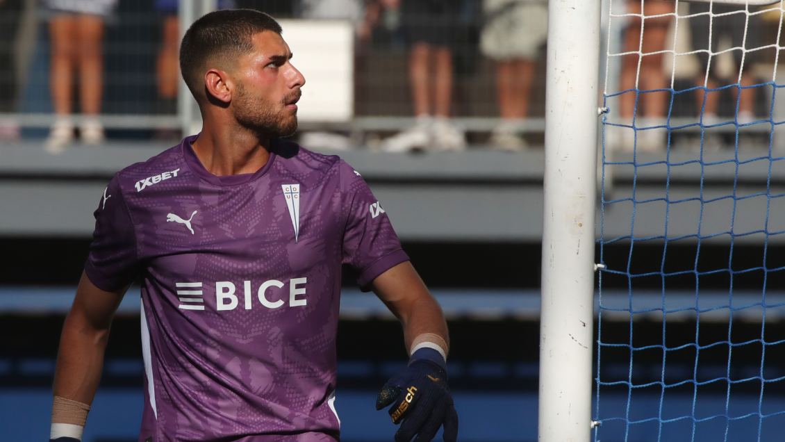 Universidad Católica sufrió dura baja antes de su estreno: Thomas Gillier estará tres meses fuera