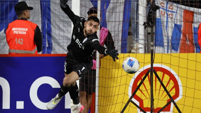 La UC evalúa fichar otro arquero tras lesión de Thomas Gillier