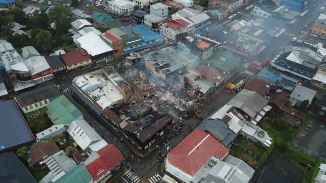 Declaran emergencia comunal para Ancud por incendio que destruyó locales comerciales