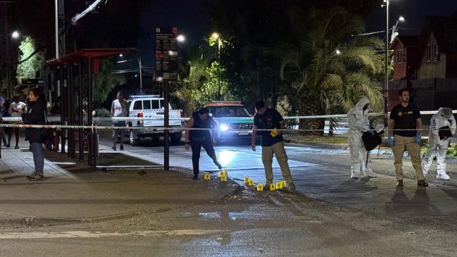 Ataque a balazos dejó tres muertos en paradero de Renca