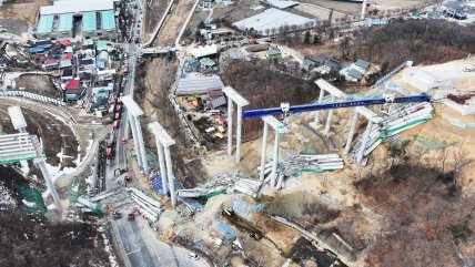   Derrumbe de puente en construcción dejó al menos cuatro muertos en Corea del Sur 
