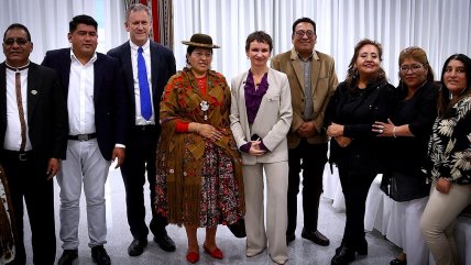 En visita exprés a Bolivia, Tohá firmó protocolo para reconducción de migrantes