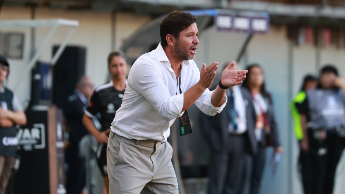 Francisco Arrué dejó de ser técnico de Ñublense tras eliminación en la Libertadores