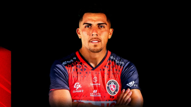 César Pinares selló su fichaje por Deportes Limache