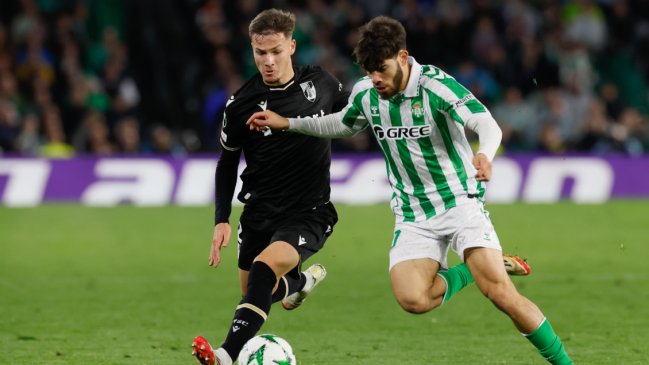 Betis se enredó ante Vitoria y dejó la llave abierta en octavos de la Conference League