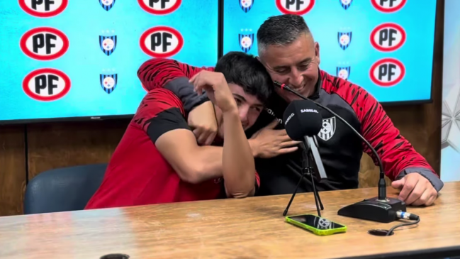 Jaime García y Lucas Velásquez protagonizaron un divertido momento en conferencia de prensa