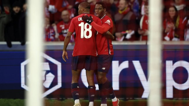 [VIDEO] El gol de Jonathan David para Lille tras una floja reacción del arquero de Borussia Dortmund