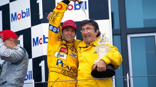 El exjefe de equipo de la Fórmula 1 Eddie Jordan falleció a los 76 años