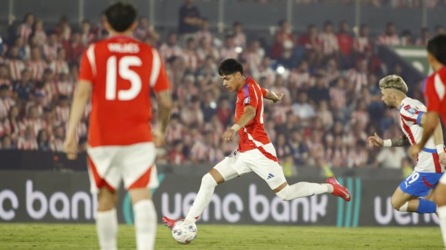 [VIDEO] Darío Osorio probó de distancia y casi sorprende al portero de Paraguay