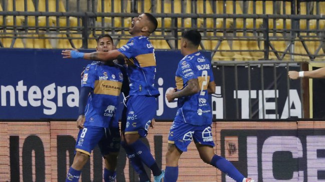 [VIDEO] Rodrigo Piñeiro aprovechó un desvío de la defensa de la U y marcó para Everton