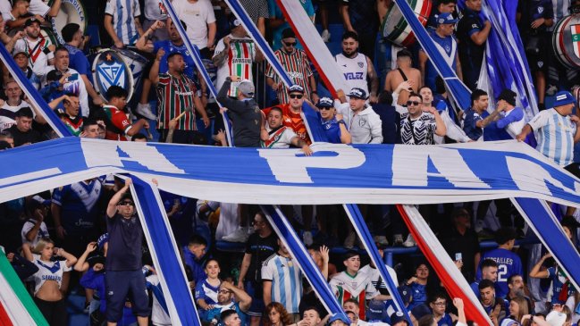 [VIDEO] Hinchas de Vélez cantaron por las Malvinas en minuto de silencio de Conmebol