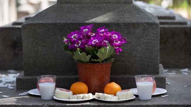 China conmemora a sus seres queridos fallecidos en el Día de Barrer las Tumbas