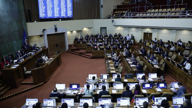 Frente Amplio se aferra a acuerdo administrativo para presidir la Cámara