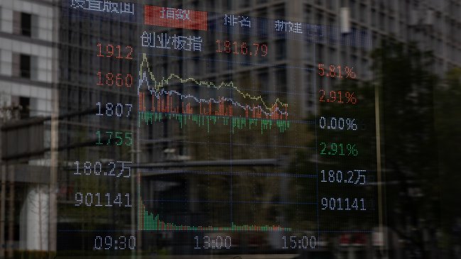 China actúa con rapidez para estabilizar mercados en medio de turbulencia financiera global