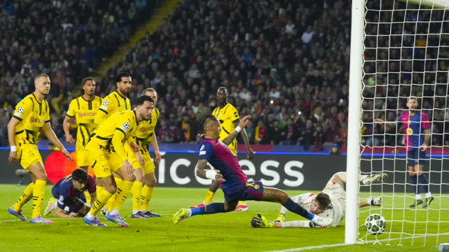 [VIDEO] Raphinha adelantó a FC Barcelona ante Dortmund en los cuartos de la Champions