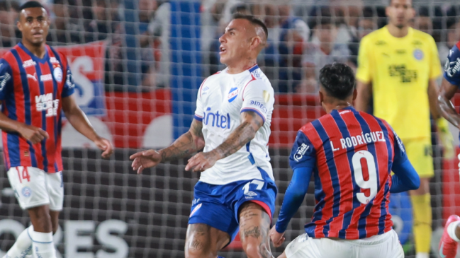 Hinchas de Nacional destrozaron a Eduardo Vargas tras su derrota copera contra Bahía