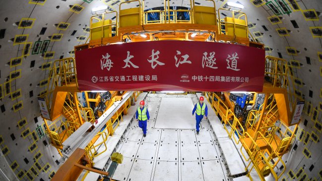 China lanza tuneladora gigante para proyecto en el río Yangtse