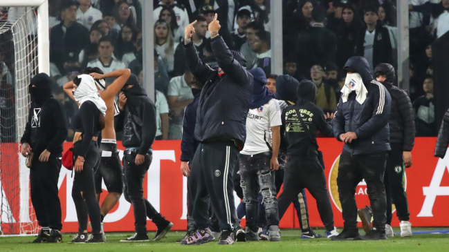 [VIDEOS] El momento de los destrozos e invasión de los barristas de Colo Colo