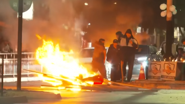 Barristas de Colo Colo protagonizaron desmanes en distintos puntos de Santiago