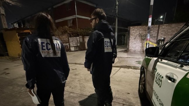 Puente Alto: Joven apareció muerto a tiros al lado de un auto quemado