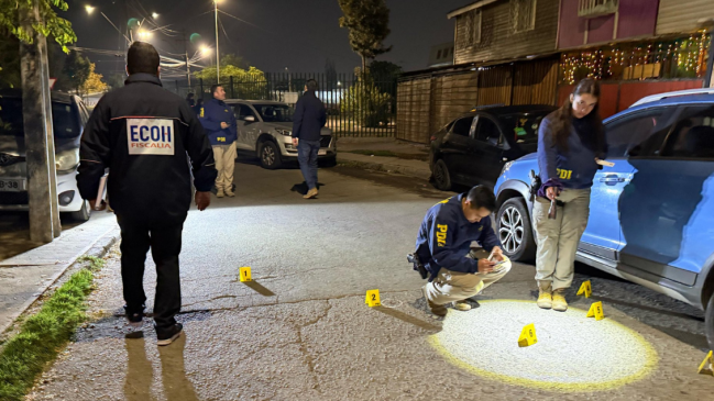 Iba acompañada de su pareja: Mujer murió a balazos en Puente Alto