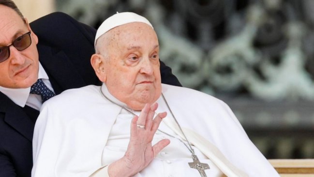 El papa apareció en la Plaza de San Pedro y ordenó limitar ofrendas para evitar 