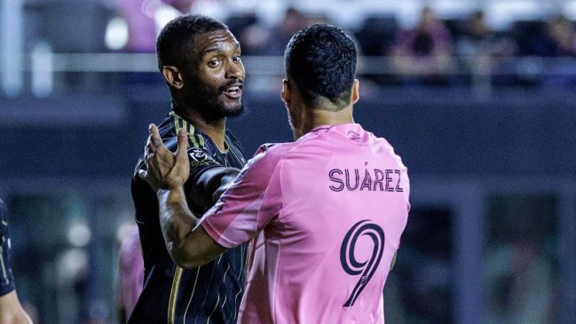 [VIDEO] ¡Increíble! Luis Suárez casi muerde a un compañero en partido de la MLS