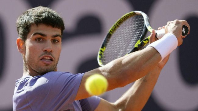 Alcaraz arrasó en su paso a cuartos de final de Barcelona