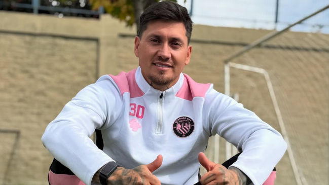 Nicolás Castillo sumó su primer entrenamiento con Santiago City