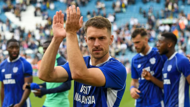 Jugador y DT: Aaron Ramsey dirigirá a Cardiff tras el despido de su técnico