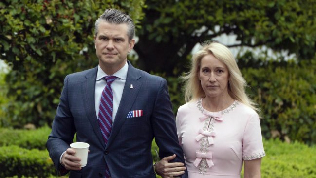 Nuevo capítulo del Signalgate: Jefe del Pentágono compartió datos militares en chat familiar