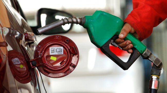 Precios de las bencinas experimentarán nueva baja esta semana