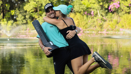   Los festejos de Joaquín Niemann tras coronarse en el LIV Golf México 