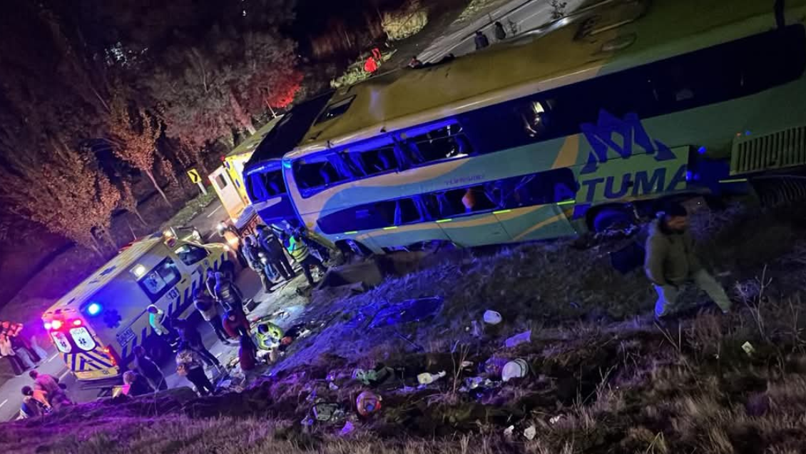 Choque entre auto y bus en Ruta 5 Sur deja un muerto y decenas de ...