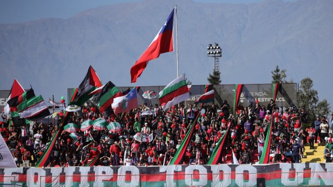 Palestino anunció investigación tras agresión de hinchas a medio partidario de la U