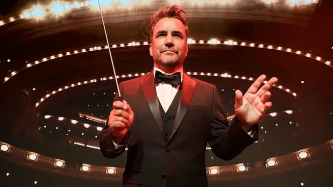 Douglas agenda show en el Teatro Municipal de Santiago