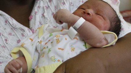   Tasa de fecundidad sigue cayendo en Chile: llegó a 56,6% 