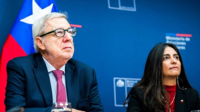 Canciller Van Klavaren dialogó con el ministro de Comercio de China