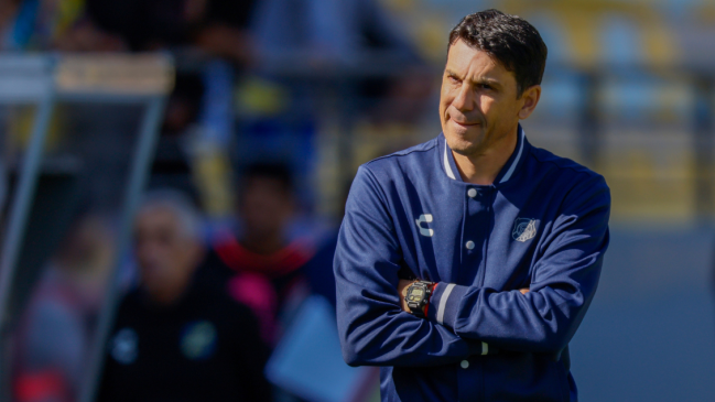 Mauricio Larriera presentó su renuncia a la banca de Everton