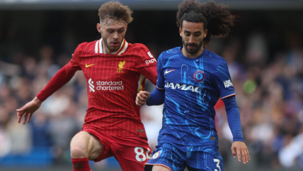   Chelsea venció al campeón Liverpool para mantenerse en zona de Champions 