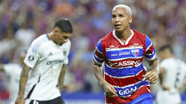 Fortaleza aplastó a Colo Colo y lo dejó al borde de la eliminación en Copa Libertadores