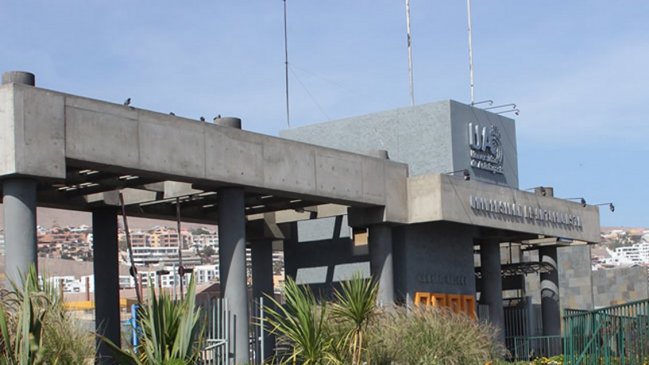 Universidad de Antofagasta fue evacuada por ingreso de delincuentes