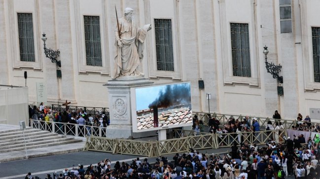Fumata negra: No se ha elegido papa tras la tercera votación