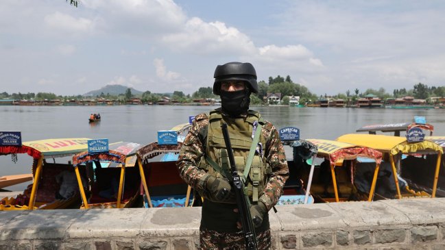 India acusa a Pakistán de violar el alto el fuego e informa de represalias