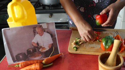   La simbólica historia detrás de la foto viral de León XIV sirviendo comida peruana 