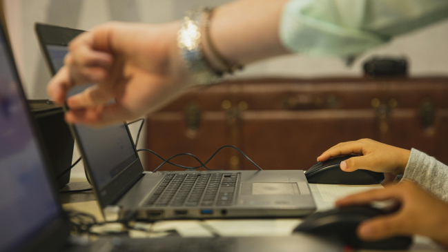 Temuco: Funcionario de colegio fue sorprendido usando equipos para ganar criptomonedas