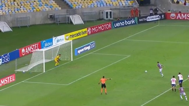 [VIDEO] Torgnascioli atajó un penal a Fluminense y salvó a Unión Española en el primer tiempo