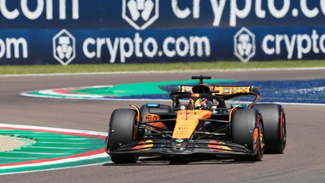 Los McLaren dominaron el primer libre de Imola