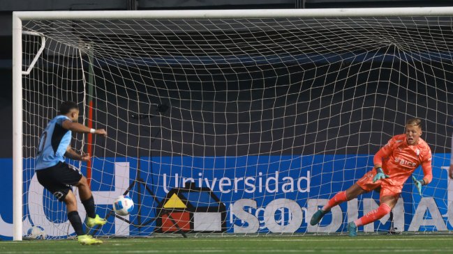 Las mallas del Estadio Bicentenario de La Florida presentaron fallas en el partido de O'higgins y la UC